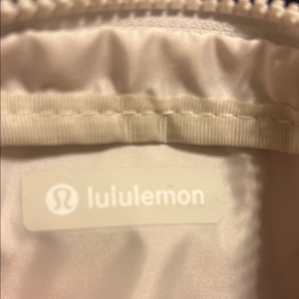 Lululemon Athletica Cream Crossbody Bag - Picture 3 of 4